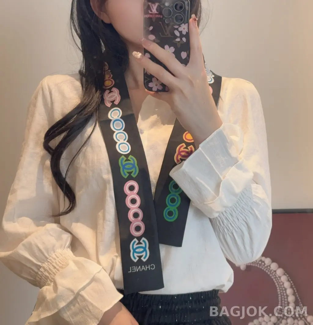 샤넬 샤넬 코코 앤 CC로고 트윌리 실크 방도 스카프 상세 이미지