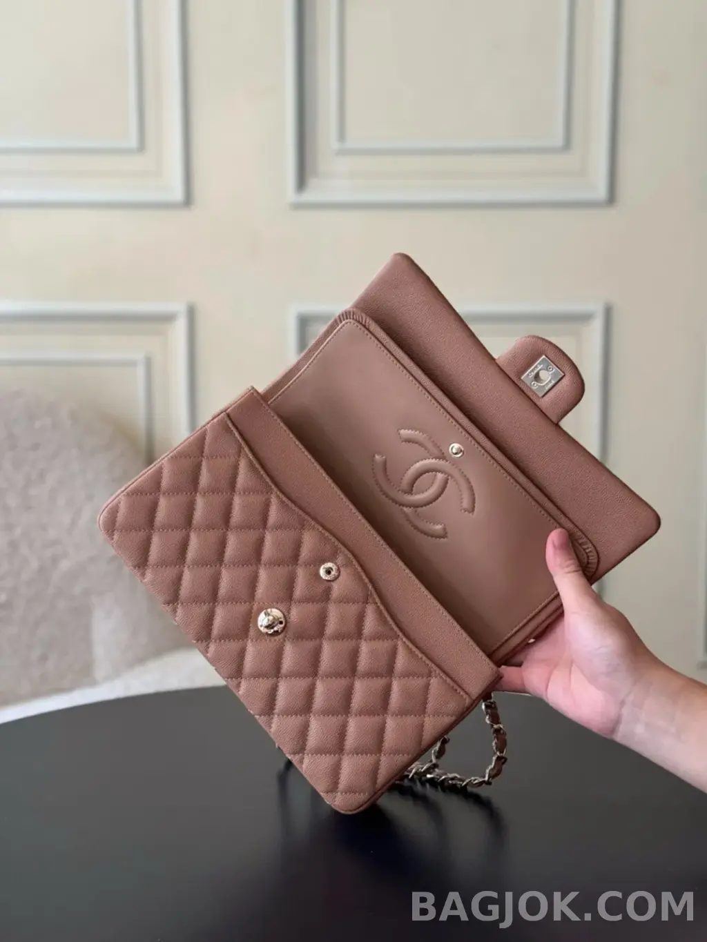 샤넬 Chanel 클래식 플랩백 미디움 캐비어 ver.2 상세 이미지
