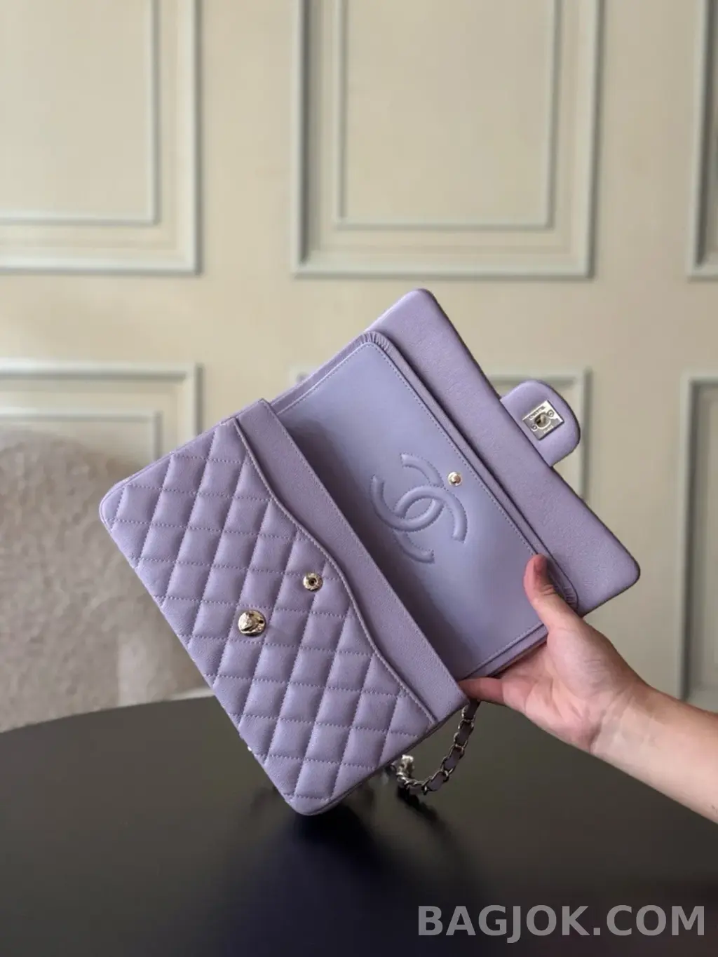샤넬 Chanel 클래식 플랩백 미디움 캐비어 ver.2 상세 이미지