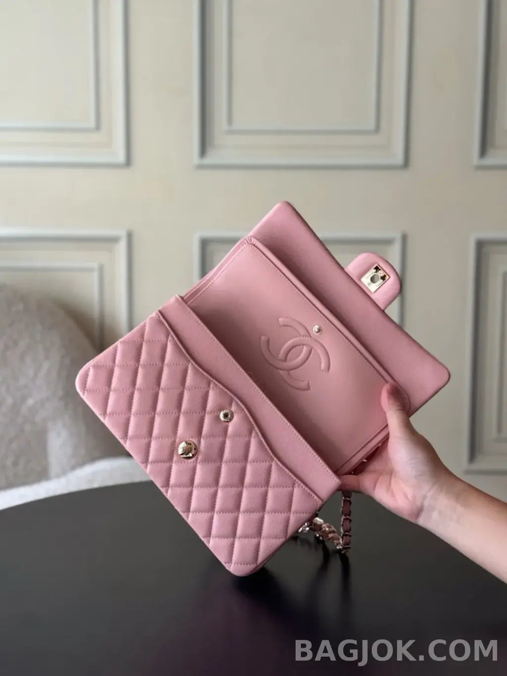 샤넬 Chanel 클래식 플랩백 미디움 캐비어 ver.2 상세 이미지