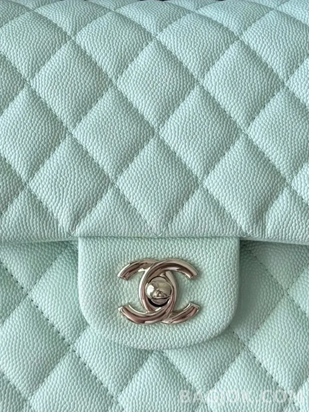 샤넬 Chanel 클래식 플랩백 미디움 캐비어 ver.2 상세 이미지