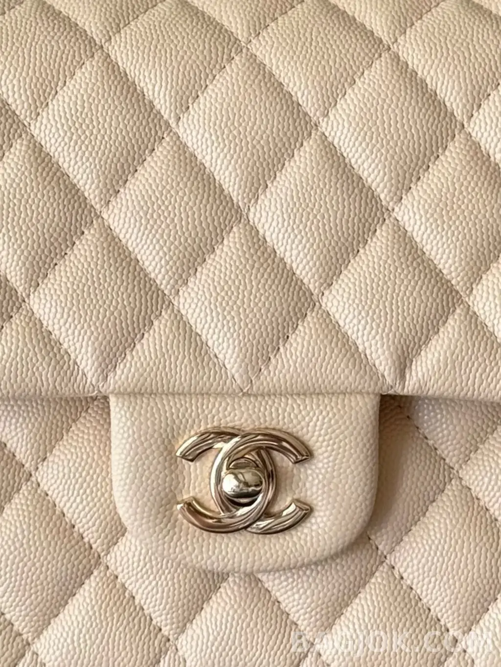 샤넬 Chanel 클래식 플랩백 미디움 캐비어 ver.3 상세 이미지