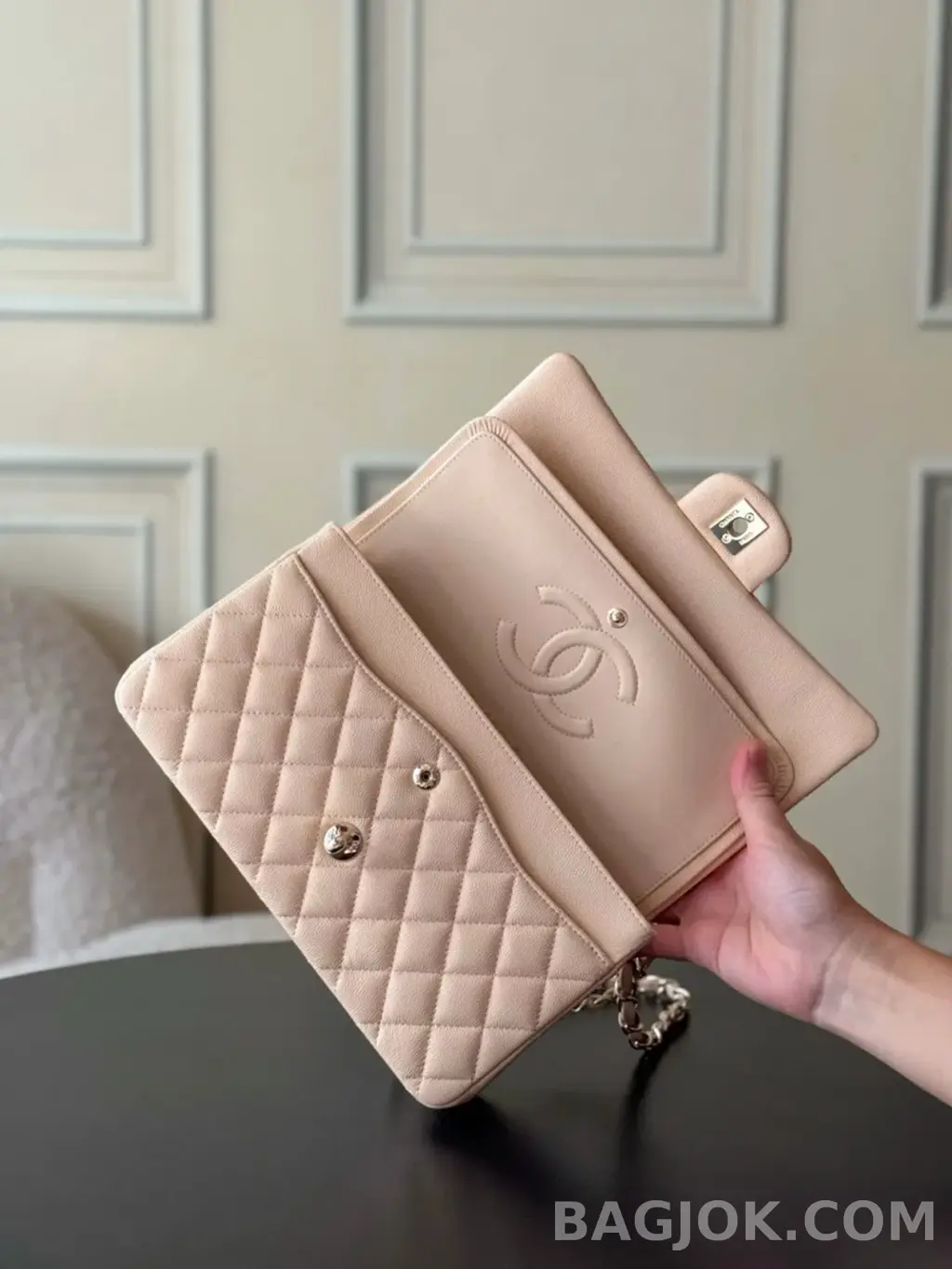 샤넬 Chanel 클래식 플랩백 미디움 캐비어 ver.3 상세 이미지
