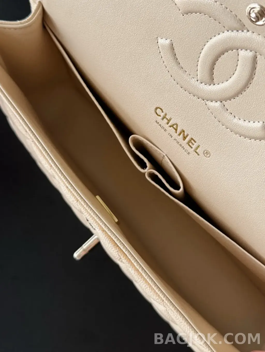 샤넬 Chanel 클래식 플랩백 미디움 캐비어 ver.3 상세 이미지