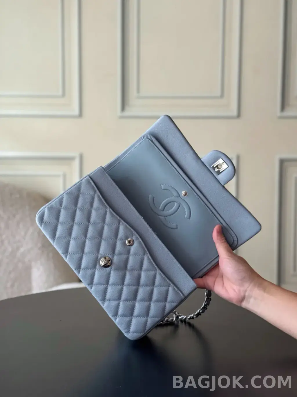 샤넬 Chanel 클래식 플랩백 미디움 캐비어 ver.3 상세 이미지