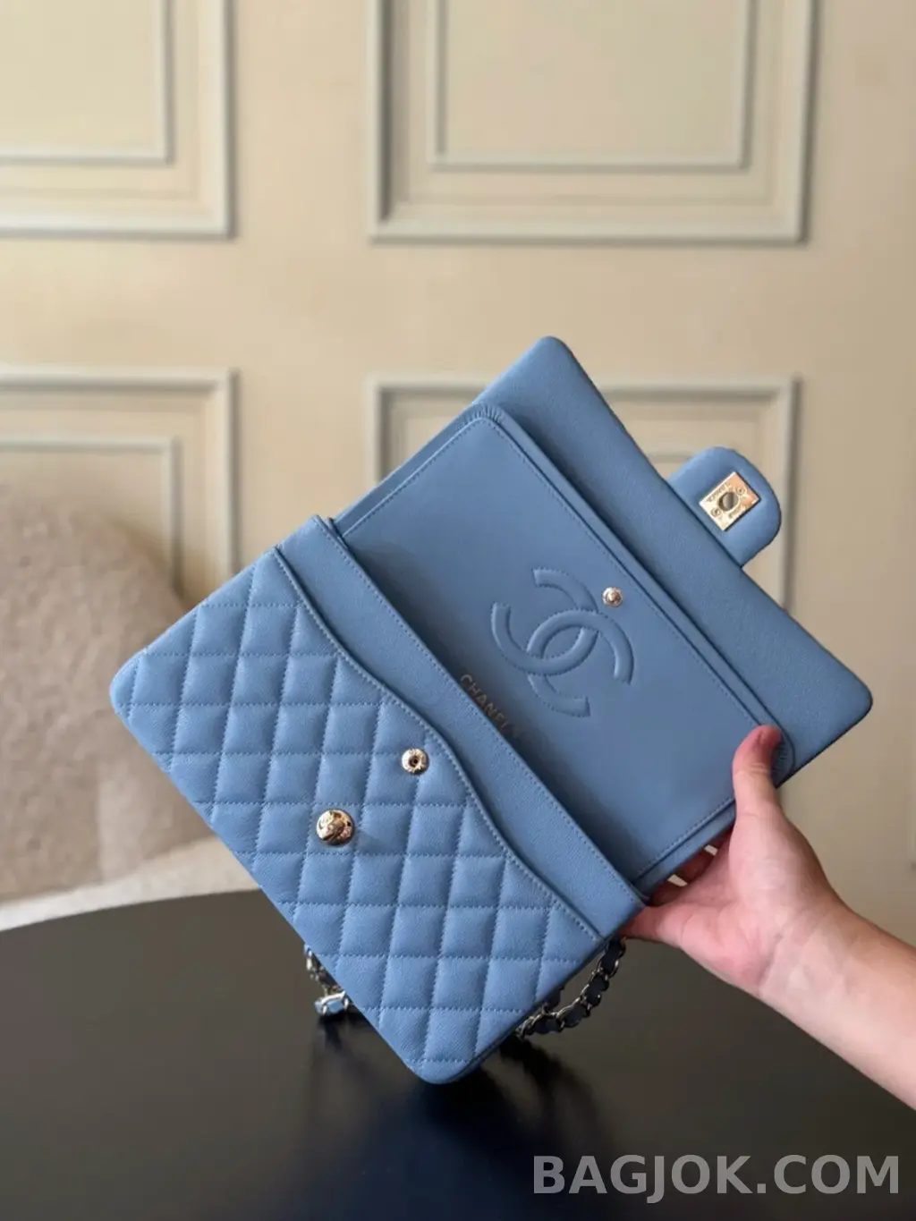 샤넬 Chanel 클래식 플랩백 미디움 캐비어 ver.3 상세 이미지