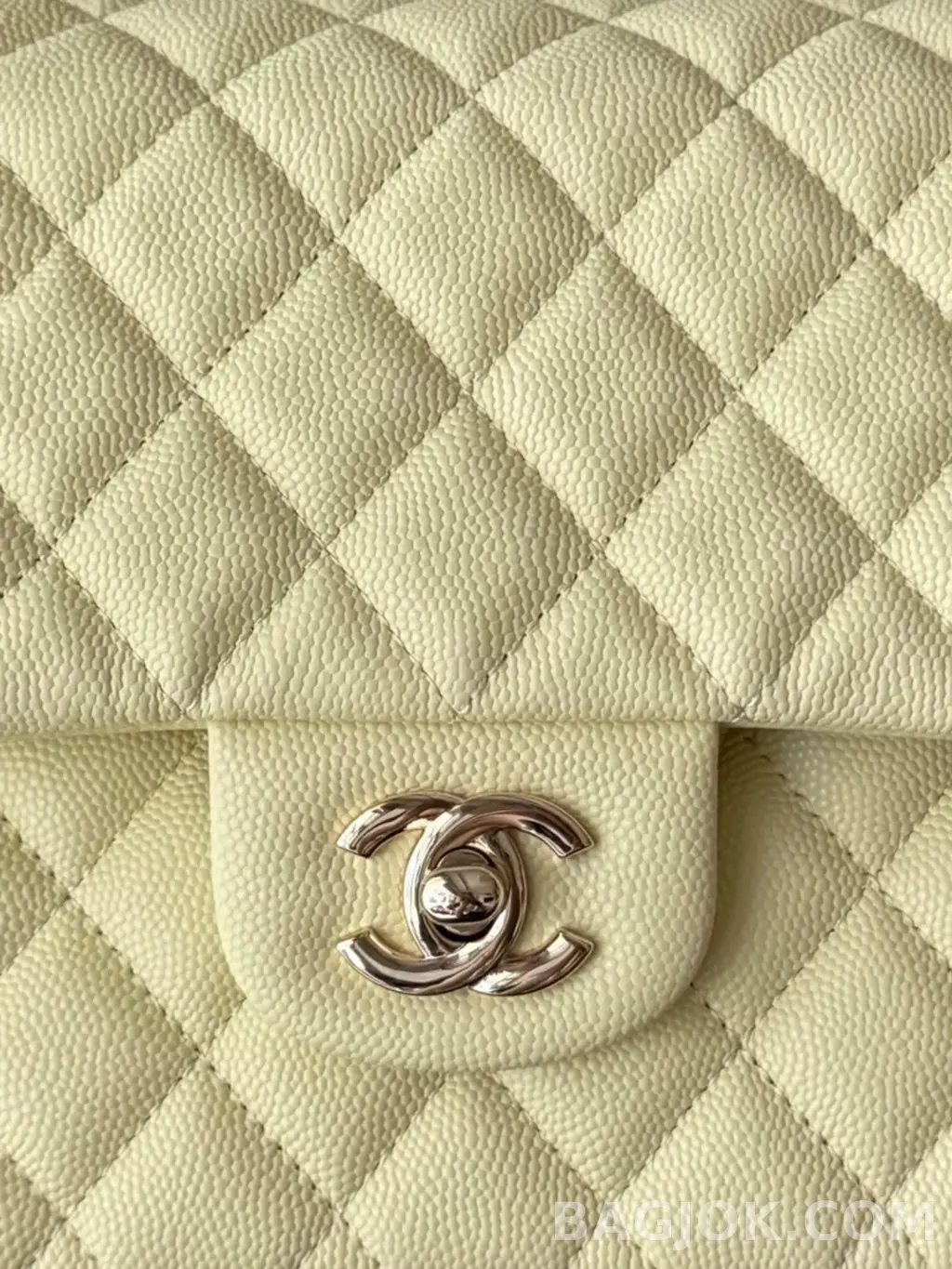 샤넬 Chanel 클래식 플랩백 미디움 캐비어 ver.3 상세 이미지
