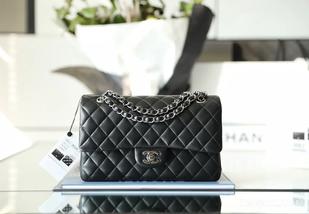 샤넬 Chanel 클래식 플랩백 램스킨 미디움 ver.1 상세 이미지