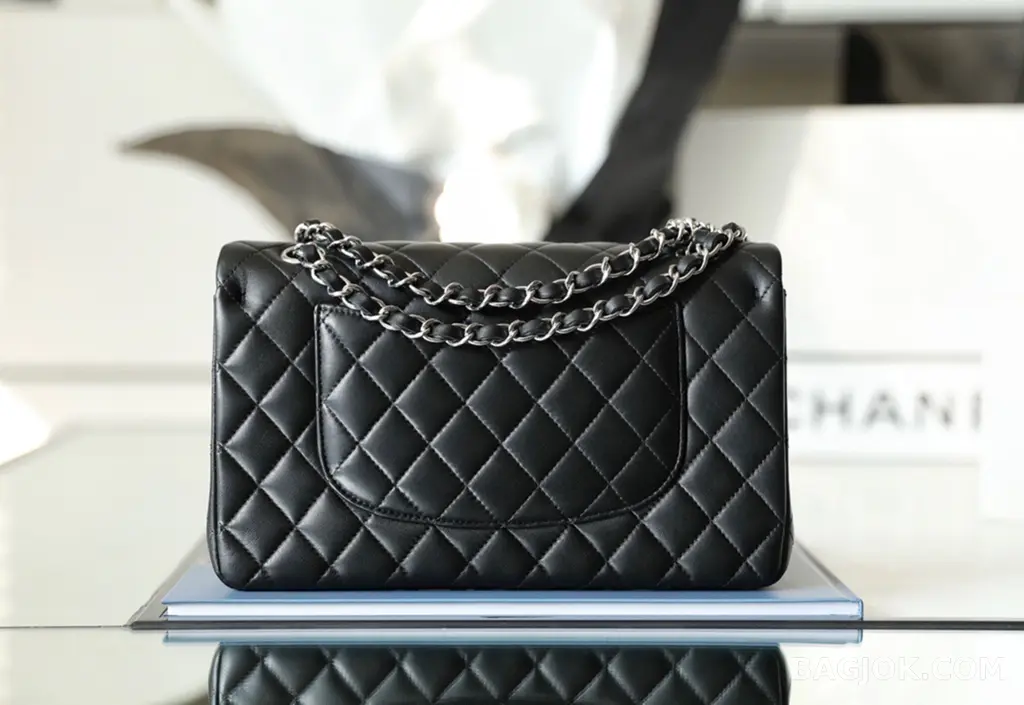 샤넬 Chanel 클래식 플랩백 램스킨 미디움 ver.1 상세 이미지