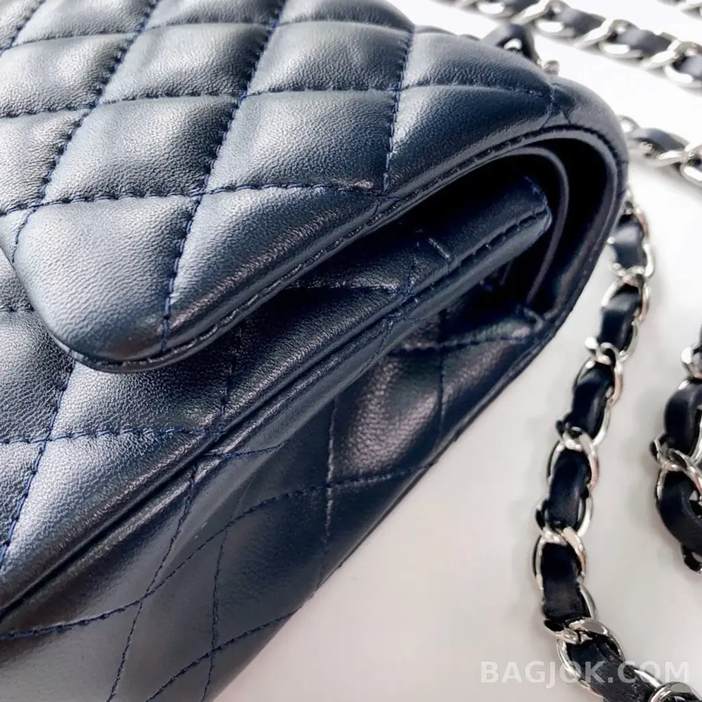 샤넬 Chanel 클래식 플랩백 램스킨 미디움 ver.1 상세 이미지