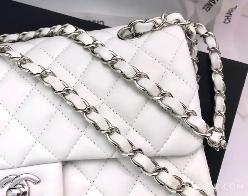 샤넬 Chanel 클래식 플랩백 램스킨 미디움 ver.1 상세 이미지