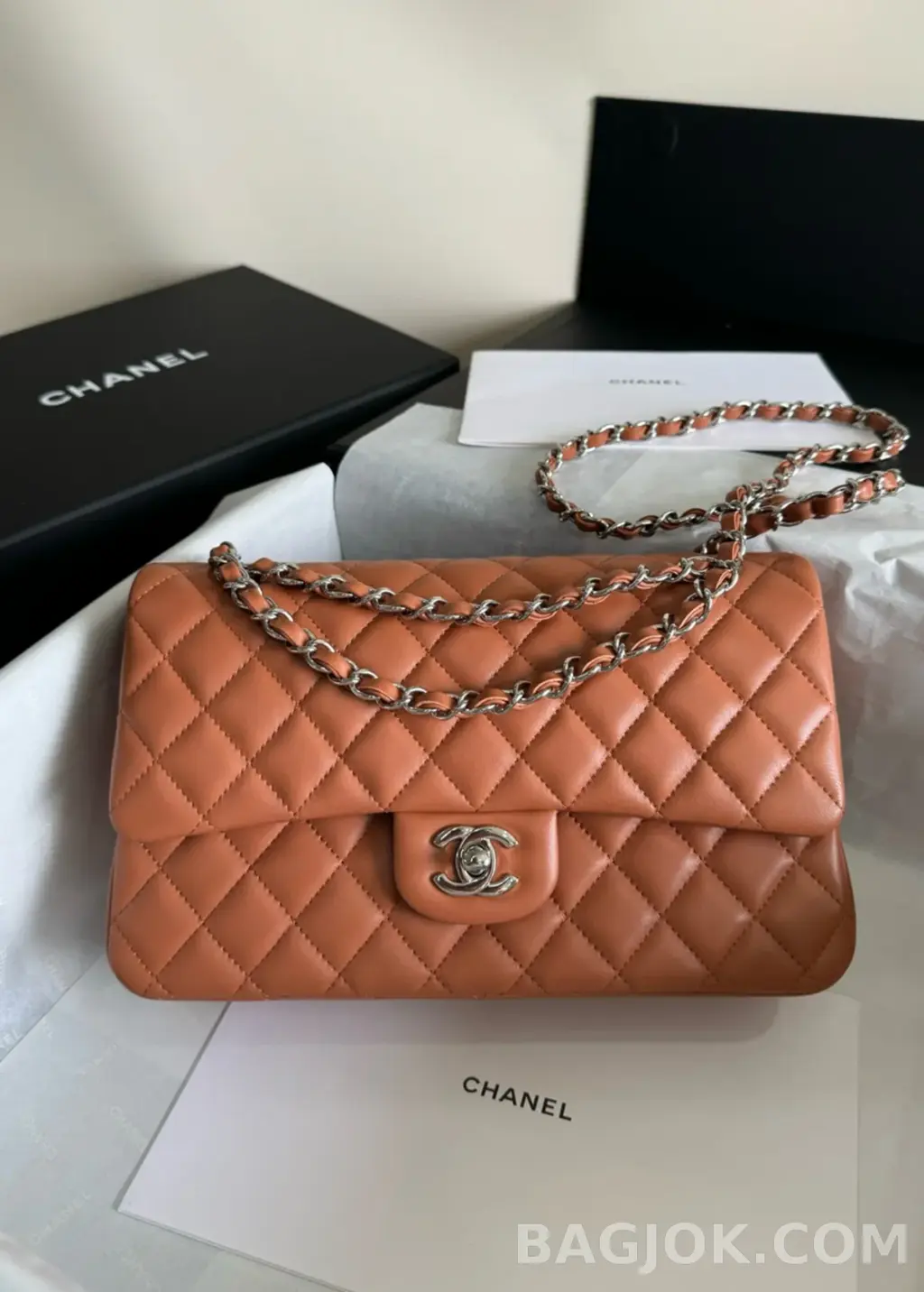 샤넬 Chanel 클래식 플랩백 램스킨 미디움 ver.2 상세 이미지