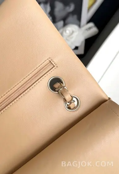 샤넬 Chanel 클래식 플랩백 램스킨 미디움 ver.2 상세 이미지
