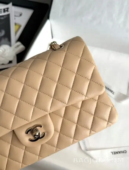 샤넬 Chanel 클래식 플랩백 램스킨 미디움 ver.2 상세 이미지