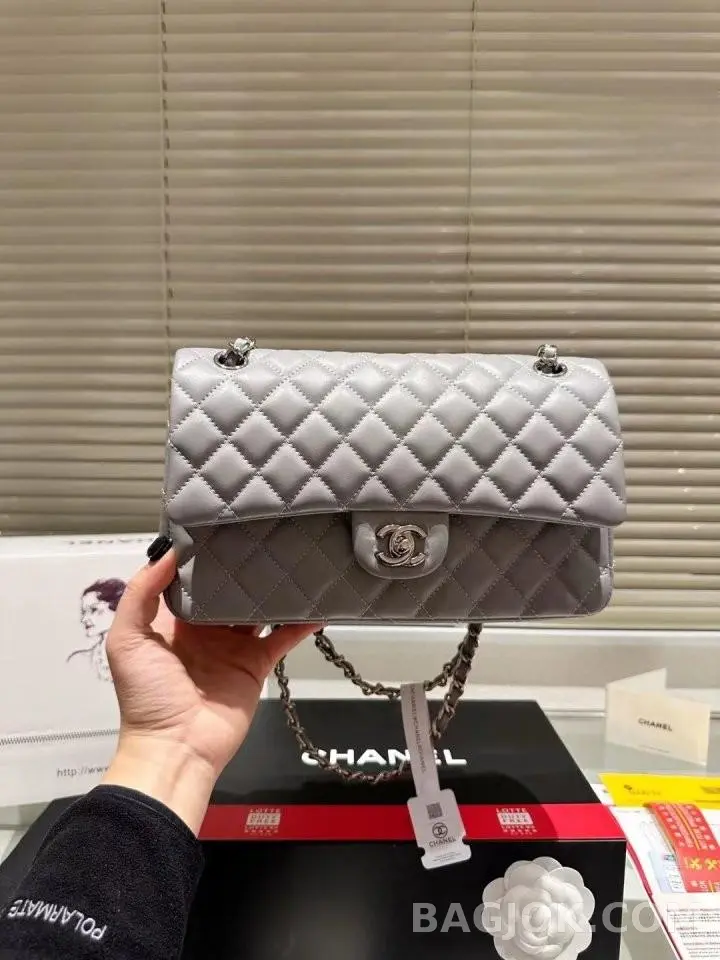 샤넬 Chanel 클래식 플랩백 램스킨 미디움 ver.2 상세 이미지