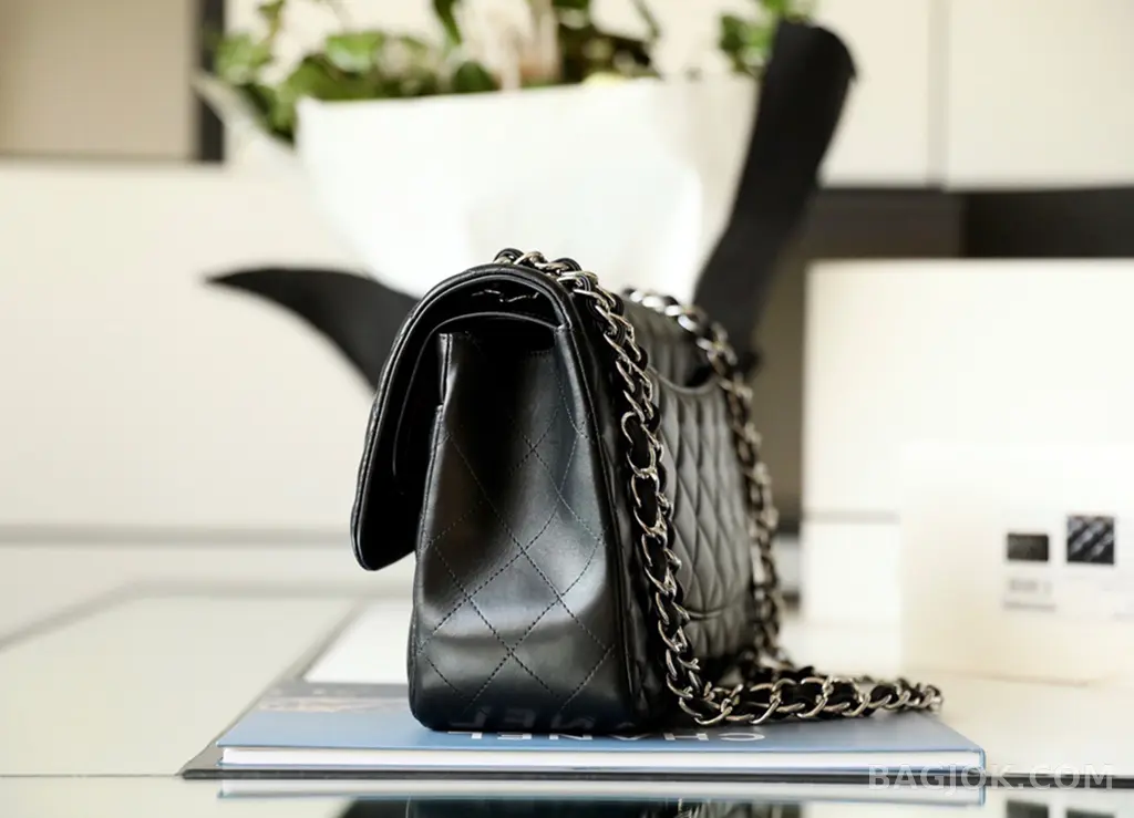 샤넬 Chanel 클래식 플랩백 램스킨 라지 ver.1 상세 이미지