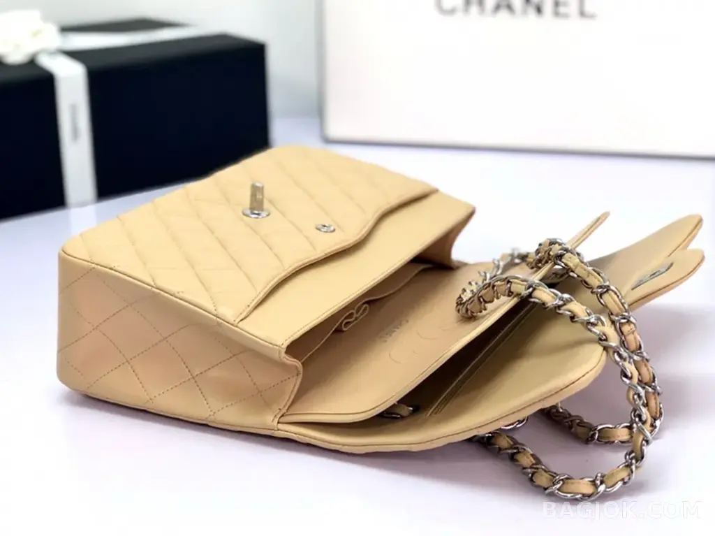 샤넬 Chanel 클래식 플랩백 램스킨 라지 ver.1 상세 이미지