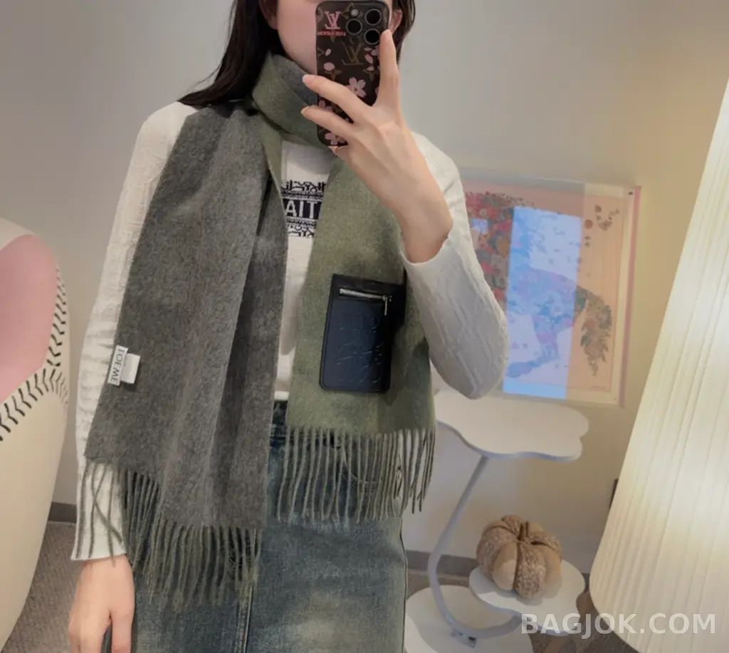 로에베 로에베 아나그램 포켓 머플러 상세 이미지