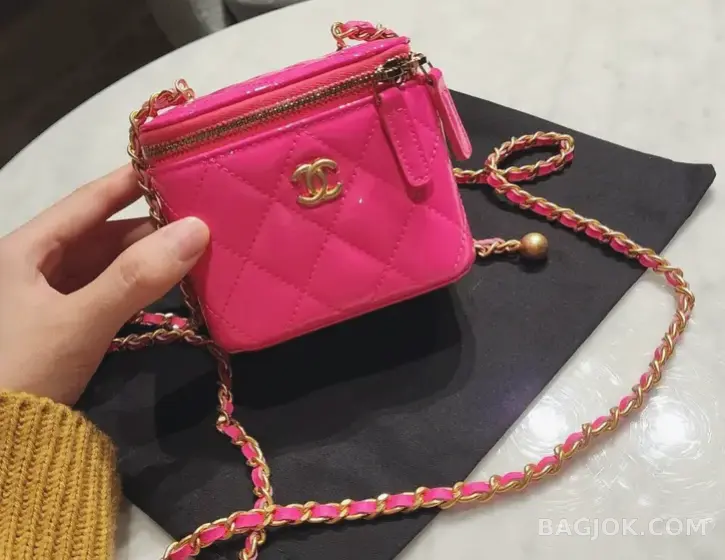 샤넬 Chanel 골드볼 미니 베니티 (페이던트) 상세 이미지
