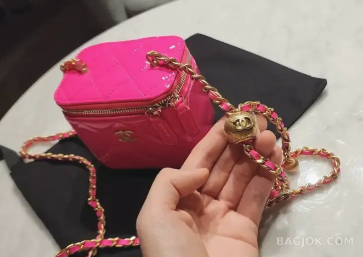 샤넬 Chanel 골드볼 미니 베니티 (페이던트) 상세 이미지