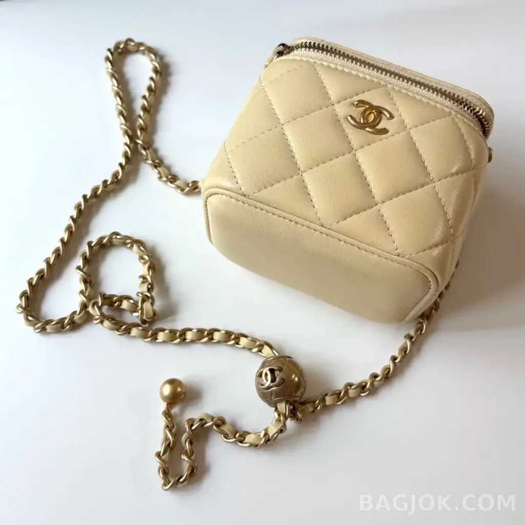 샤넬 Chanel 골드볼 미니 베니티 상세 이미지