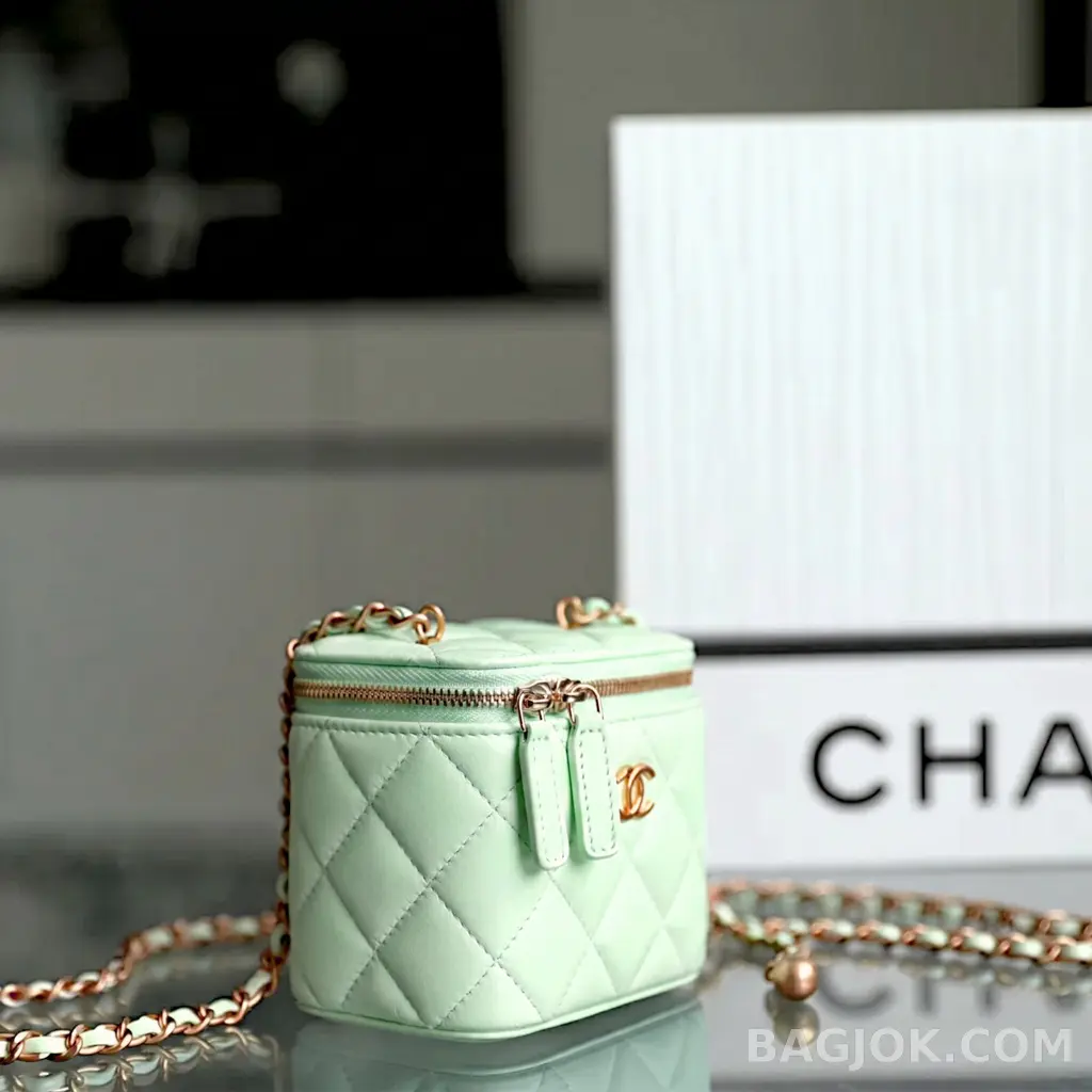 샤넬 Chanel 골드볼 미니 베니티 상세 이미지