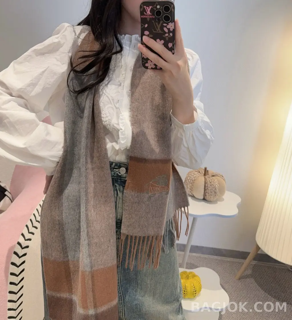 버버리 버버리 양털 양면 머플러 상세 이미지