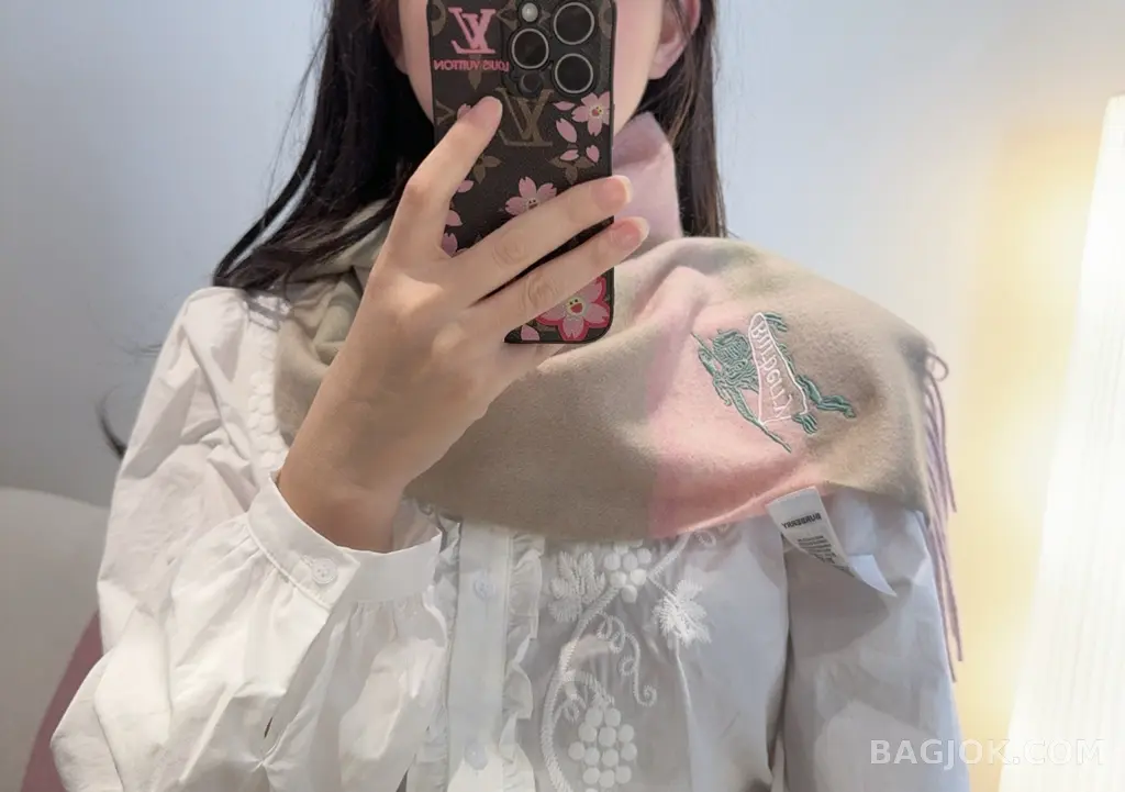 버버리 버버리 양털 양면 머플러 상세 이미지