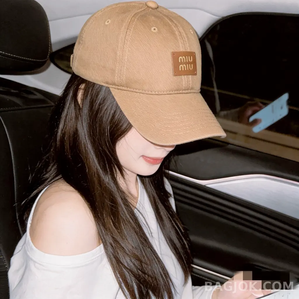 미우미우 미우미우 로고 패치 볼캡 상세 이미지