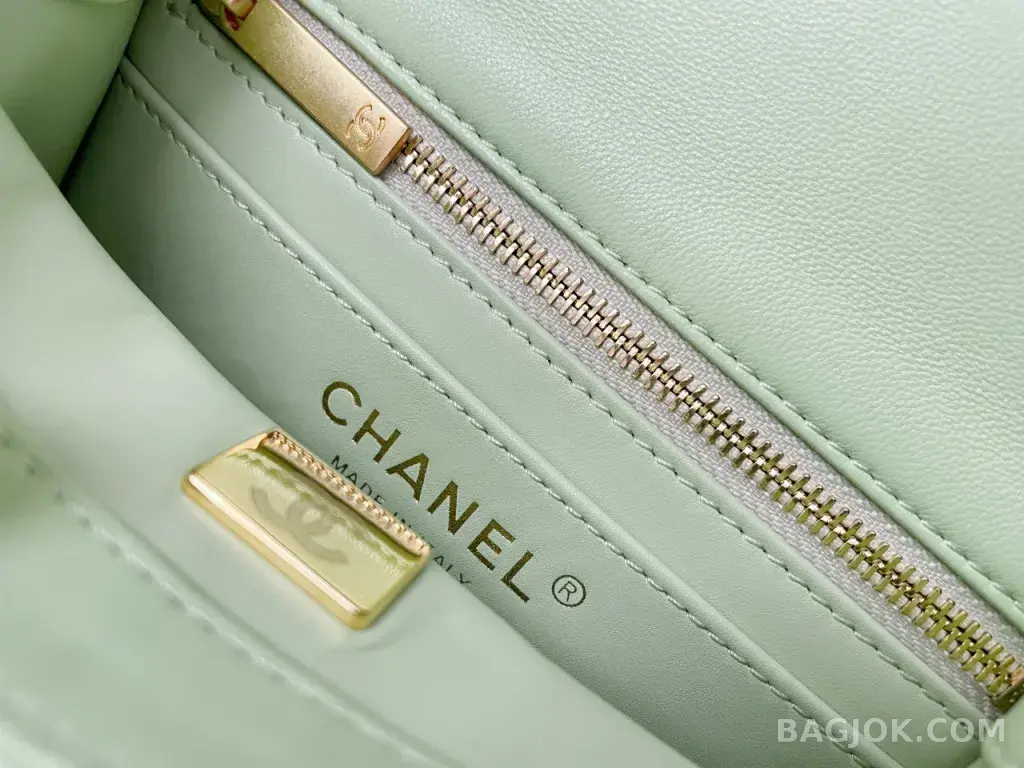 샤넬 Chanel 클래식 골드볼 플랩백 쁘띠삭 상세 이미지