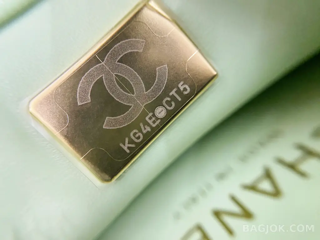 샤넬 Chanel 클래식 골드볼 플랩백 쁘띠삭 상세 이미지