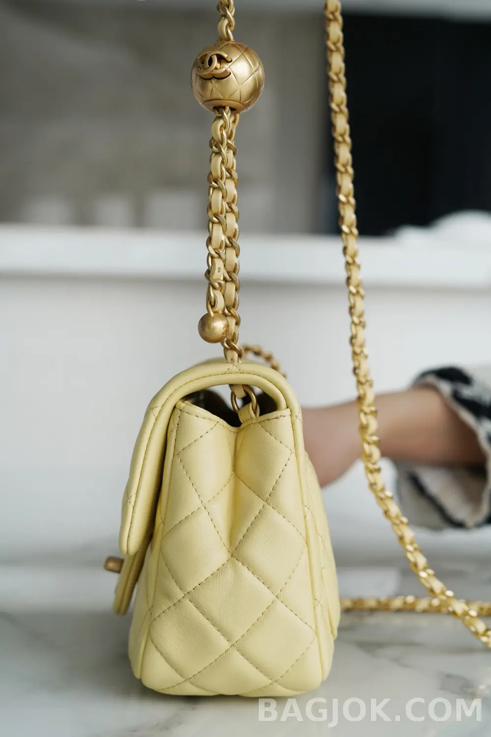 샤넬 Chanel 클래식 골드볼 플랩백 쁘띠삭 상세 이미지