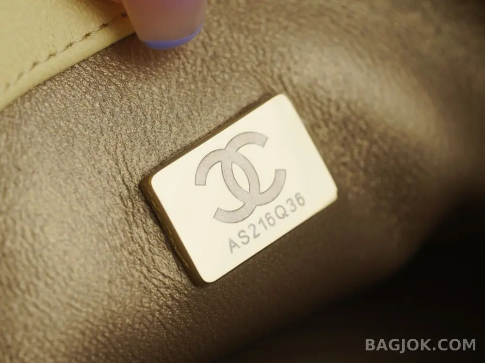 샤넬 Chanel 클래식 골드볼 플랩백 쁘띠삭 상세 이미지