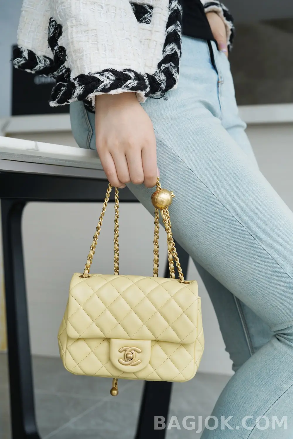 샤넬 Chanel 클래식 골드볼 플랩백 쁘띠삭 상세 이미지