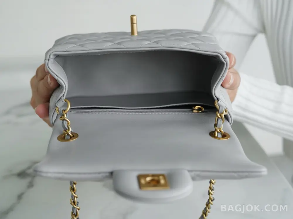 샤넬 Chanel 클래식 골드볼 플랩백 쁘띠삭 상세 이미지
