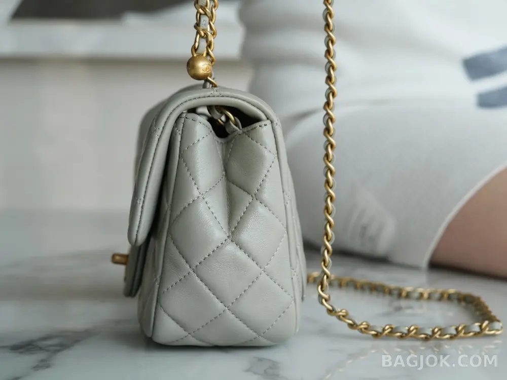 샤넬 Chanel 클래식 골드볼 플랩백 쁘띠삭 상세 이미지