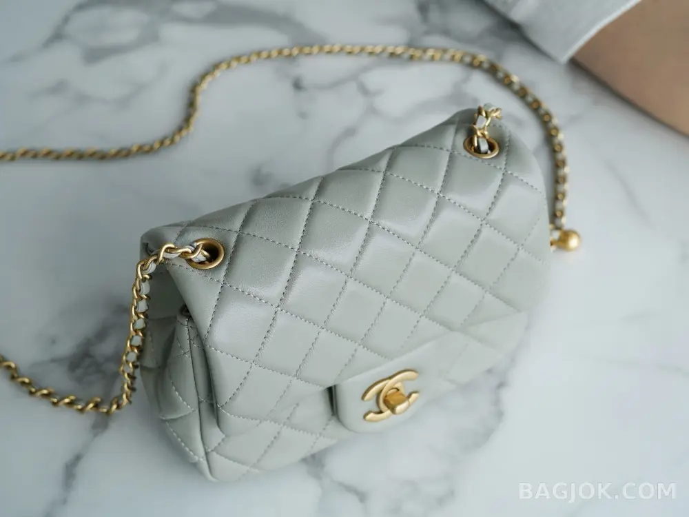 샤넬 Chanel 클래식 골드볼 플랩백 쁘띠삭 상세 이미지