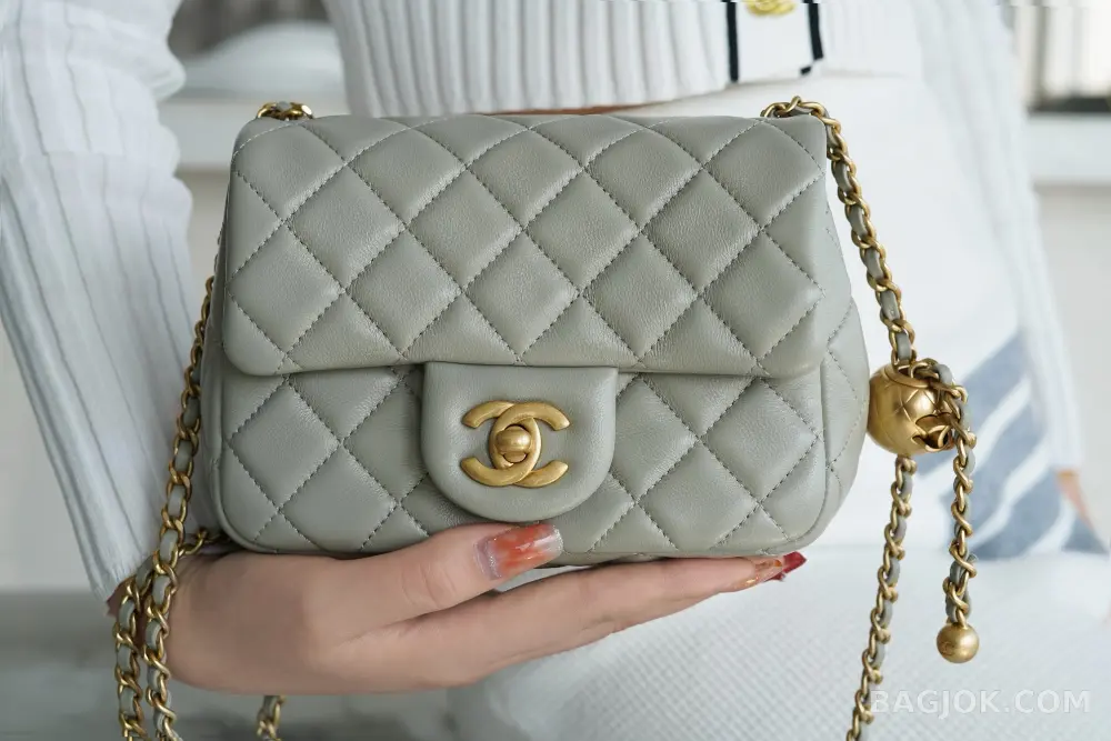 샤넬 Chanel 클래식 골드볼 플랩백 쁘띠삭 상세 이미지