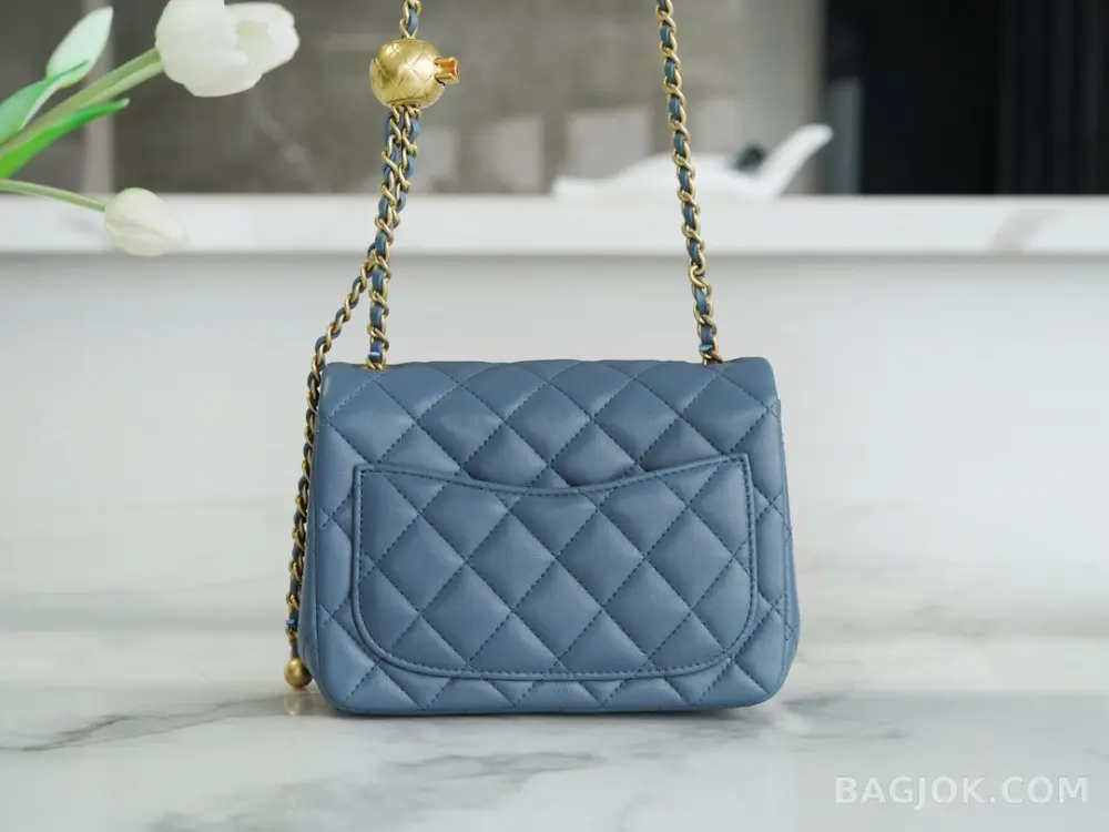 샤넬 Chanel 클래식 골드볼 플랩백 쁘띠삭 상세 이미지