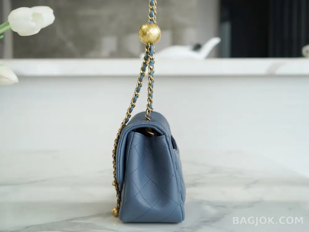 샤넬 Chanel 클래식 골드볼 플랩백 쁘띠삭 상세 이미지