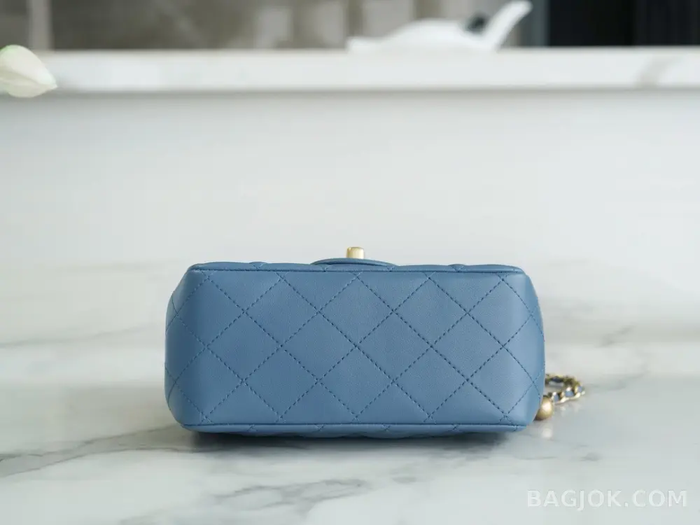 샤넬 Chanel 클래식 골드볼 플랩백 쁘띠삭 상세 이미지