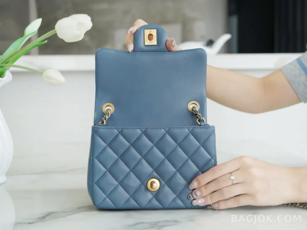 샤넬 Chanel 클래식 골드볼 플랩백 쁘띠삭 상세 이미지