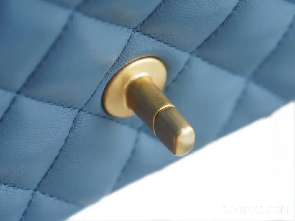 샤넬 Chanel 클래식 골드볼 플랩백 쁘띠삭 상세 이미지