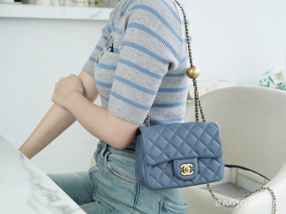 샤넬 Chanel 클래식 골드볼 플랩백 쁘띠삭 상세 이미지
