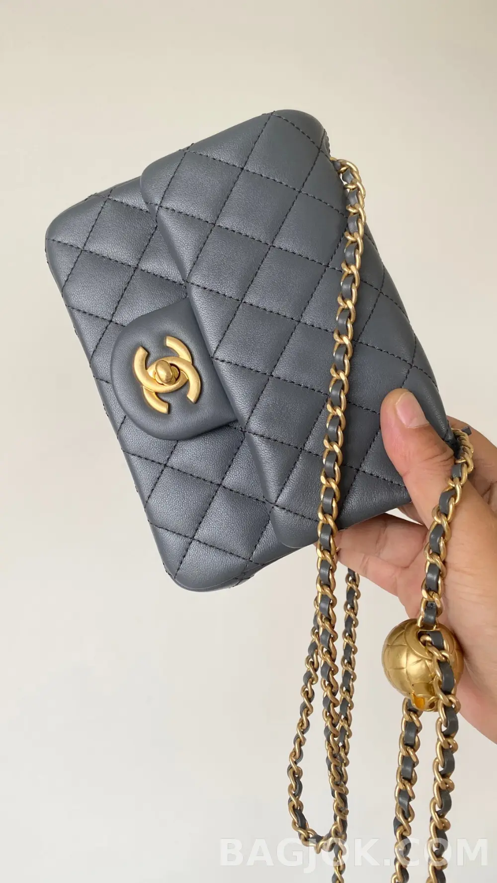 샤넬 Chanel 클래식 골드볼 플랩백 쁘띠삭 상세 이미지