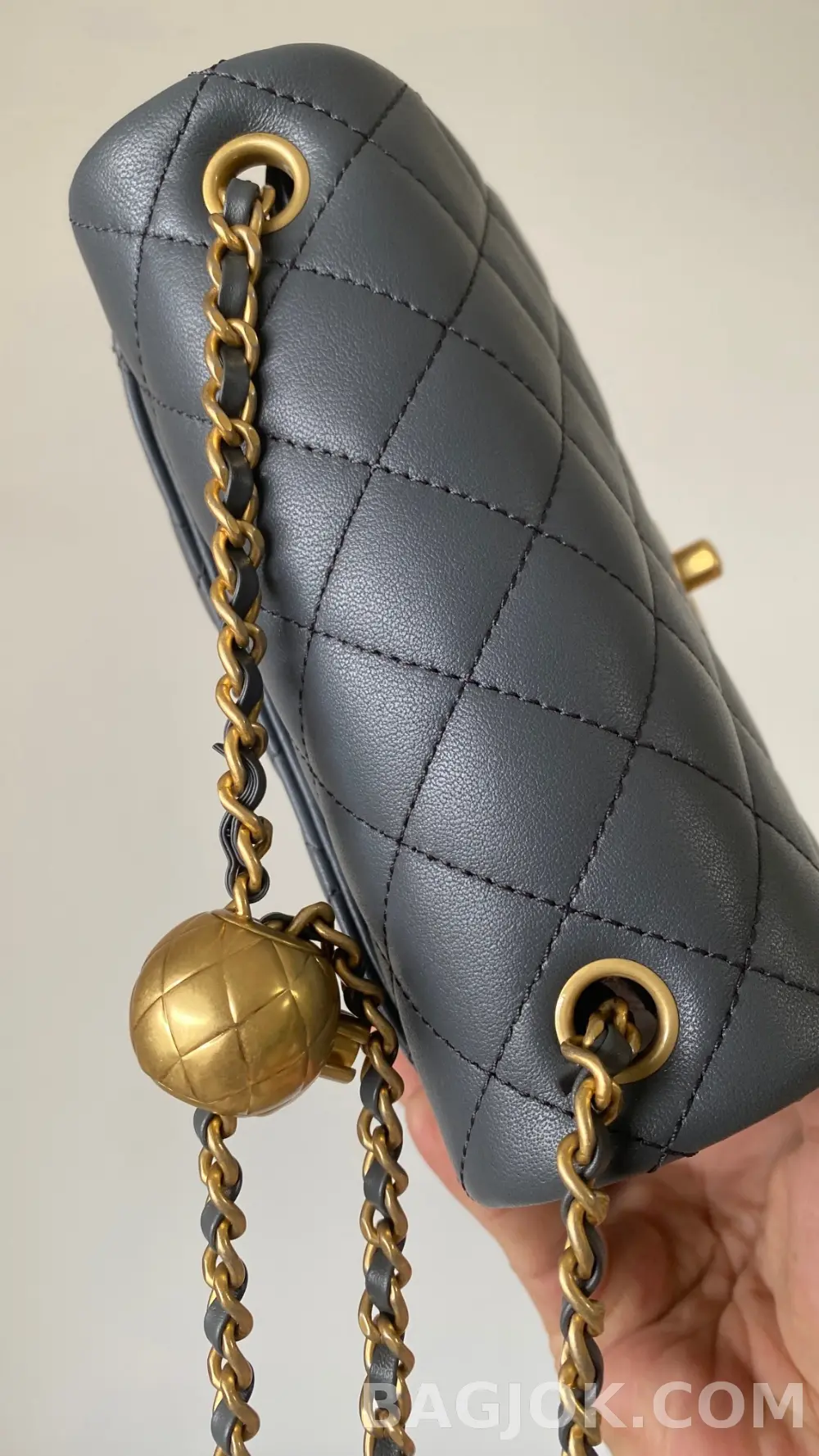 샤넬 Chanel 클래식 골드볼 플랩백 쁘띠삭 상세 이미지