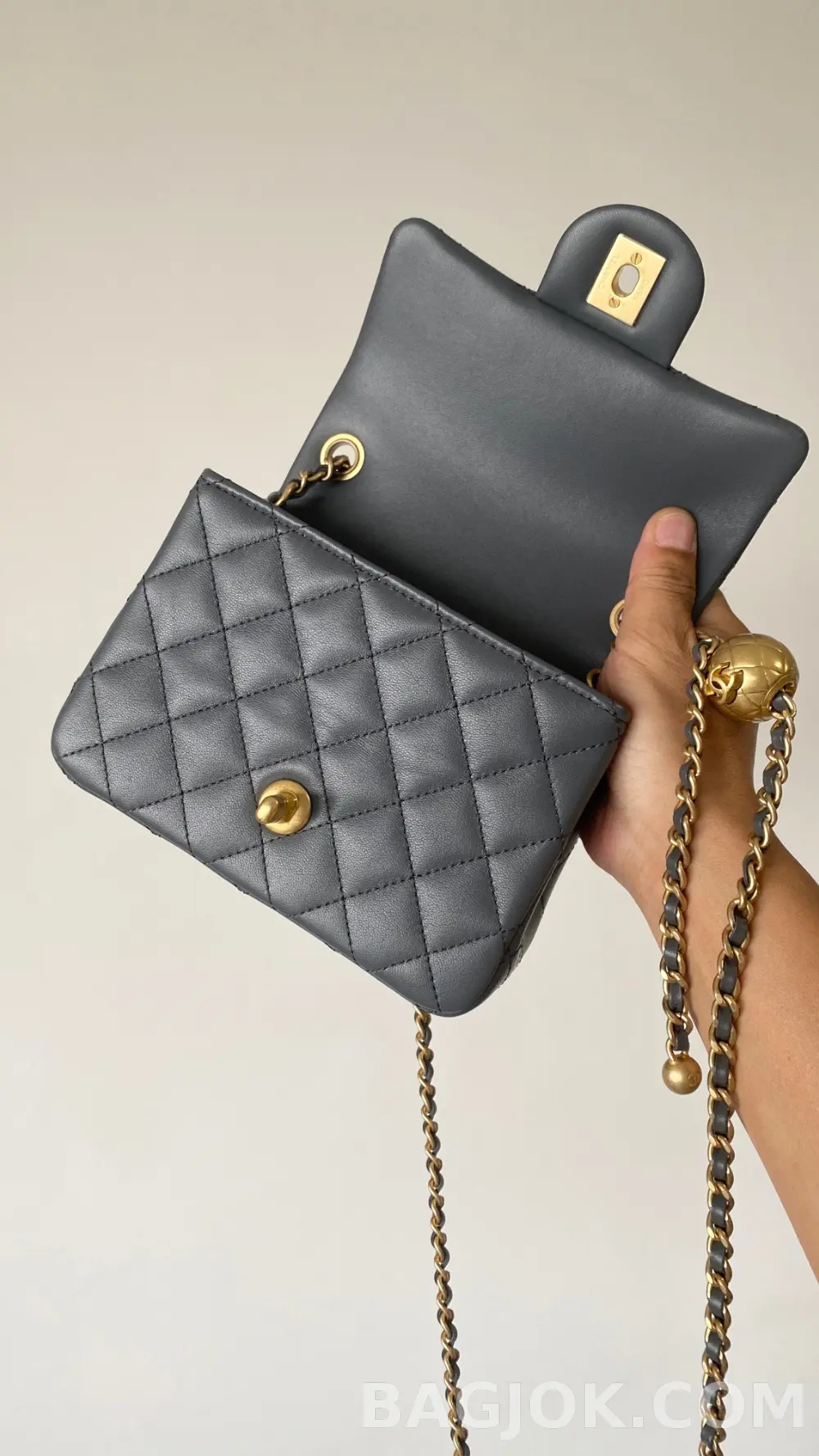 샤넬 Chanel 클래식 골드볼 플랩백 쁘띠삭 상세 이미지