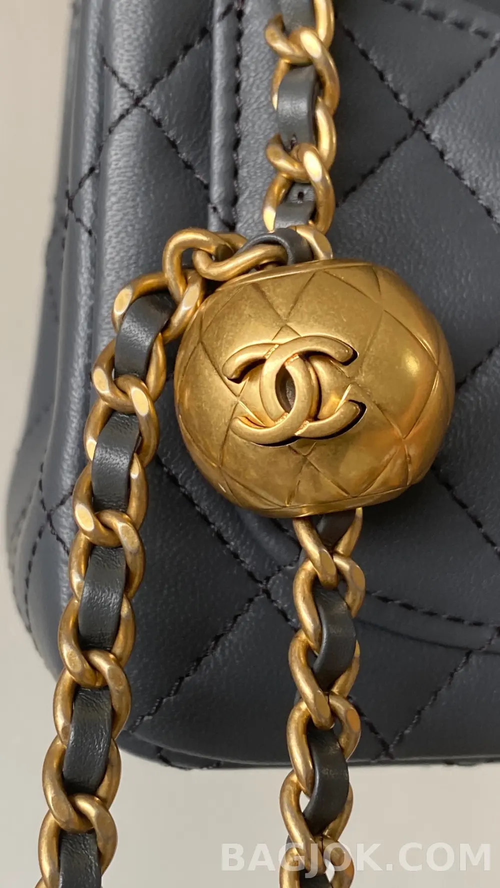 샤넬 Chanel 클래식 골드볼 플랩백 쁘띠삭 상세 이미지