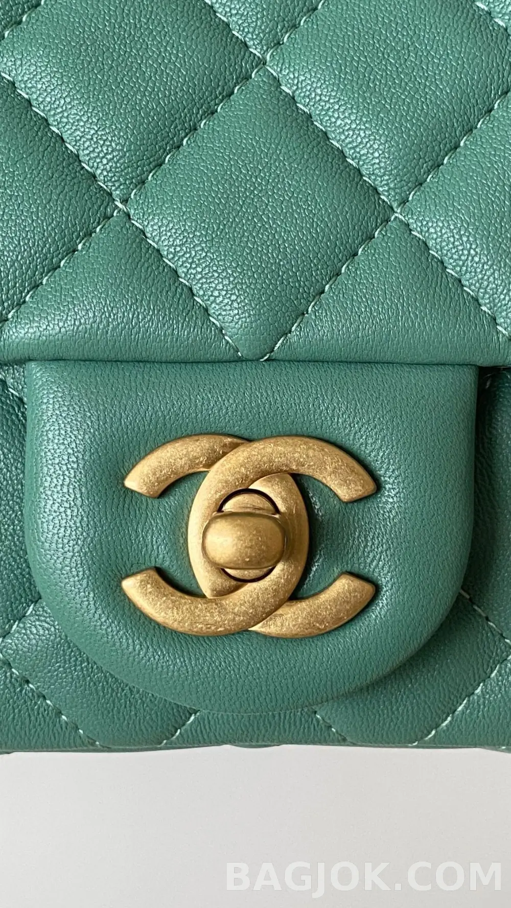 샤넬 Chanel 클래식 골드볼 플랩백 쁘띠삭 상세 이미지