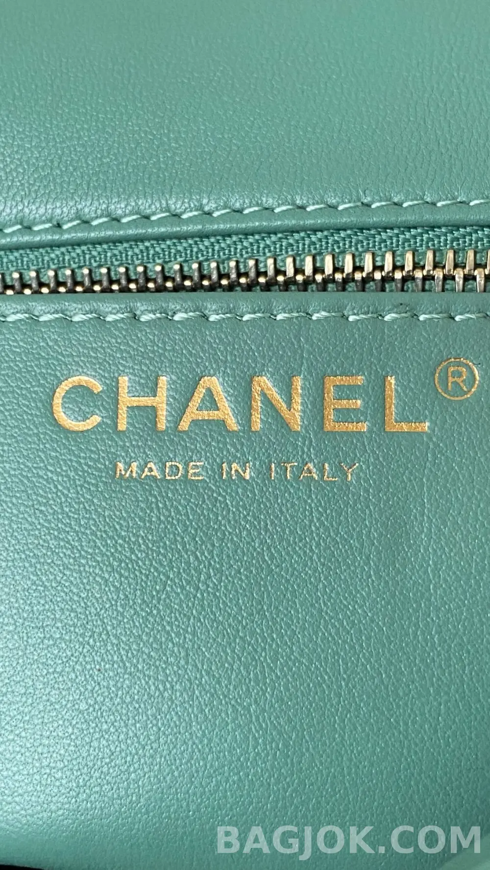 샤넬 Chanel 클래식 골드볼 플랩백 쁘띠삭 상세 이미지